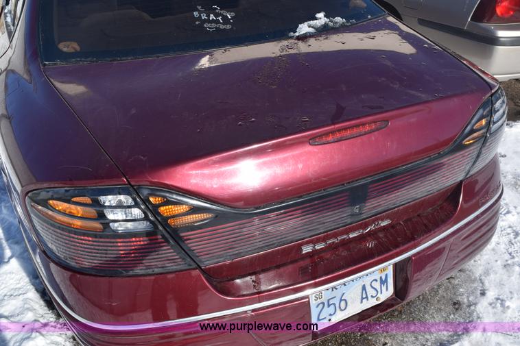 image for item E6053 2000 Pontiac Bonneville SE