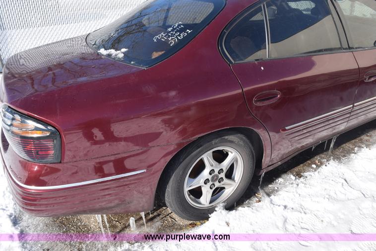 image for item E6053 2000 Pontiac Bonneville SE