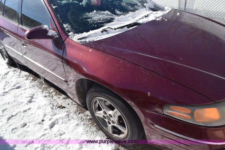 image for item E6053 2000 Pontiac Bonneville SE