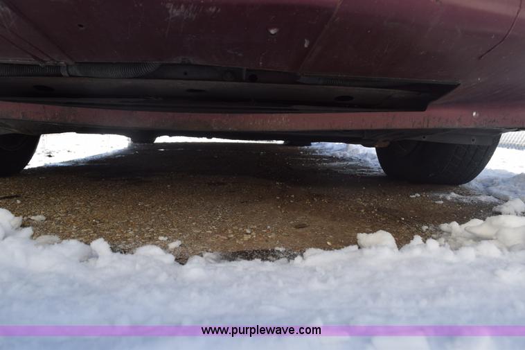 image for item E6053 2000 Pontiac Bonneville SE