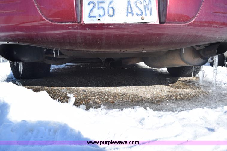 image for item E6053 2000 Pontiac Bonneville SE