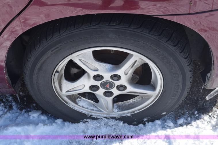 image for item E6053 2000 Pontiac Bonneville SE