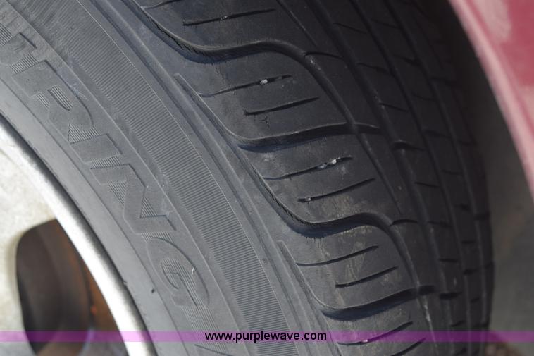 image for item E6053 2000 Pontiac Bonneville SE