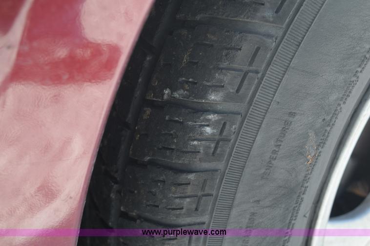 image for item E6053 2000 Pontiac Bonneville SE