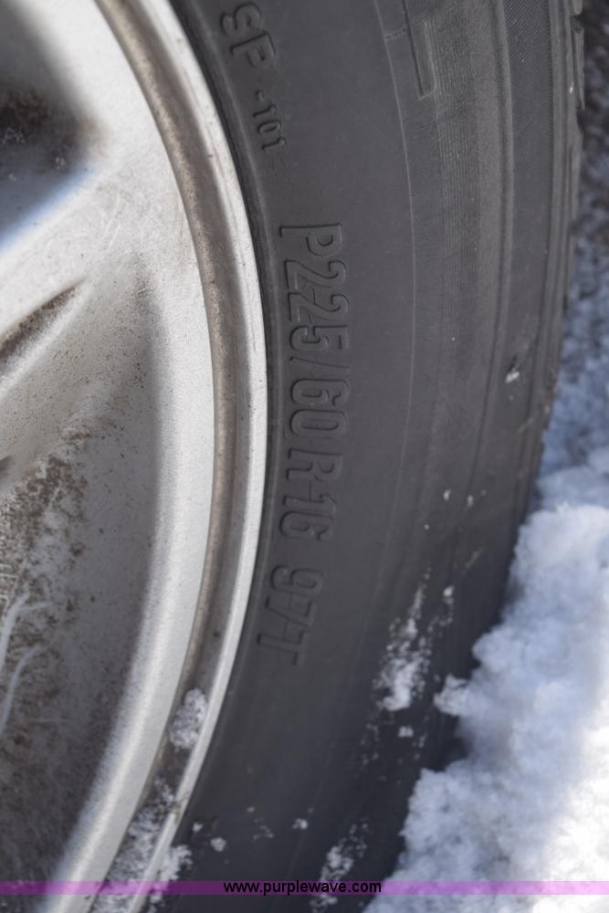 image for item E6053 2000 Pontiac Bonneville SE