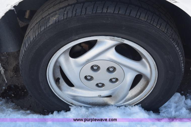 image for item E6055 1997 Ford Thunderbird LX