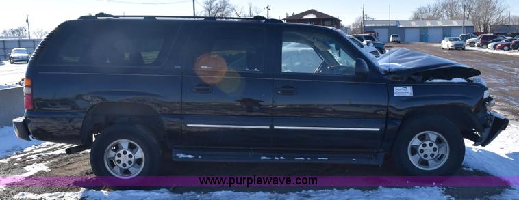 image for item E6058 2002 Chevrolet Suburban 1500 SUV