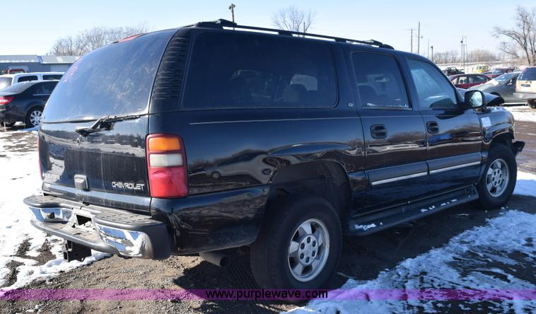 image for item E6058 2002 Chevrolet Suburban 1500 SUV