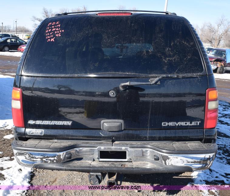 image for item E6058 2002 Chevrolet Suburban 1500 SUV