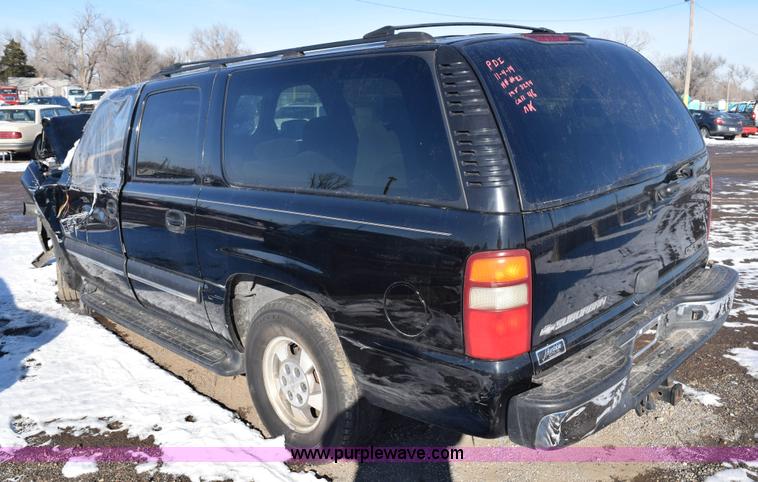 image for item E6058 2002 Chevrolet Suburban 1500 SUV