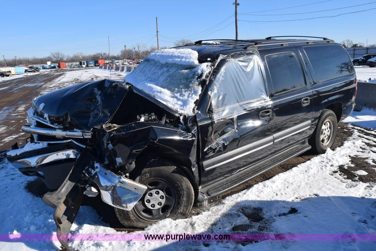 image for item E6058 2002 Chevrolet Suburban 1500 SUV