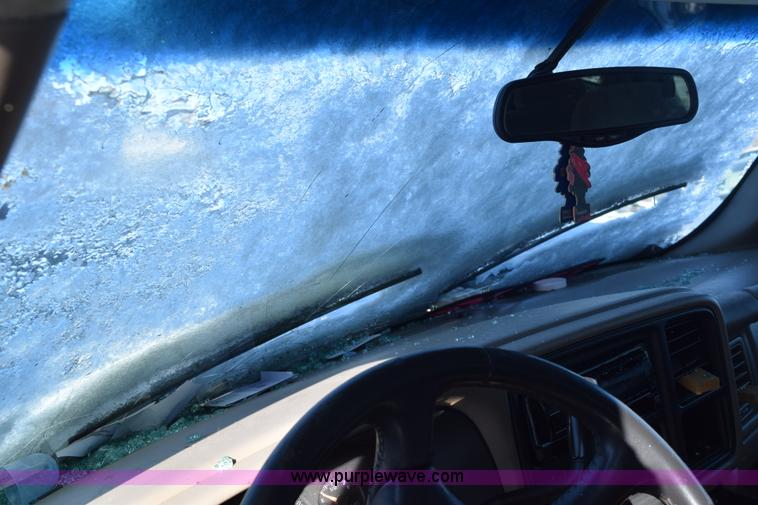 image for item E6058 2002 Chevrolet Suburban 1500 SUV