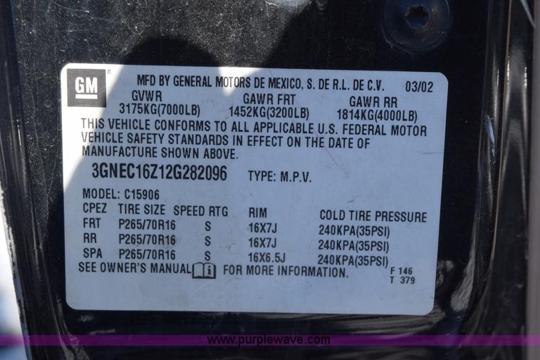 image for item E6058 2002 Chevrolet Suburban 1500 SUV