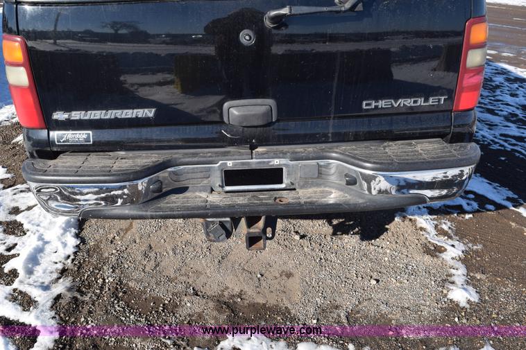 image for item E6058 2002 Chevrolet Suburban 1500 SUV