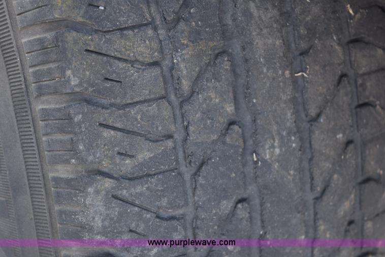 image for item E6058 2002 Chevrolet Suburban 1500 SUV