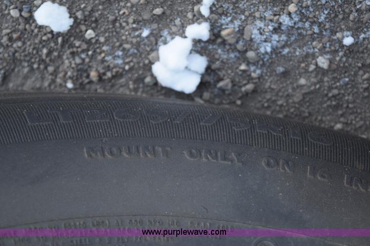 image for item E6058 2002 Chevrolet Suburban 1500 SUV