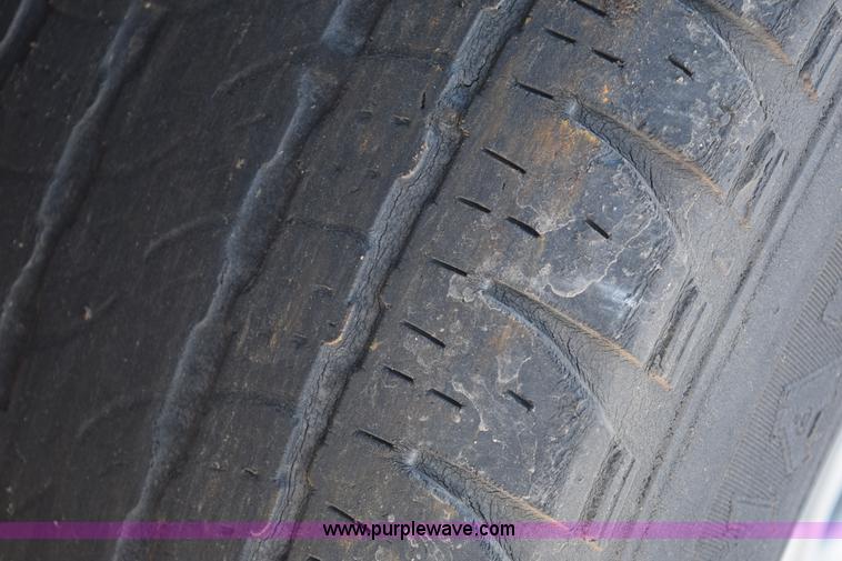 image for item E6058 2002 Chevrolet Suburban 1500 SUV