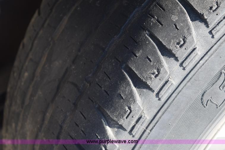 image for item E6058 2002 Chevrolet Suburban 1500 SUV