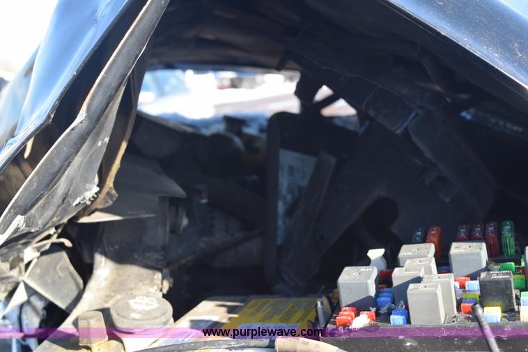 image for item E6058 2002 Chevrolet Suburban 1500 SUV