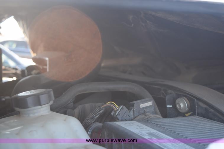 image for item E6058 2002 Chevrolet Suburban 1500 SUV