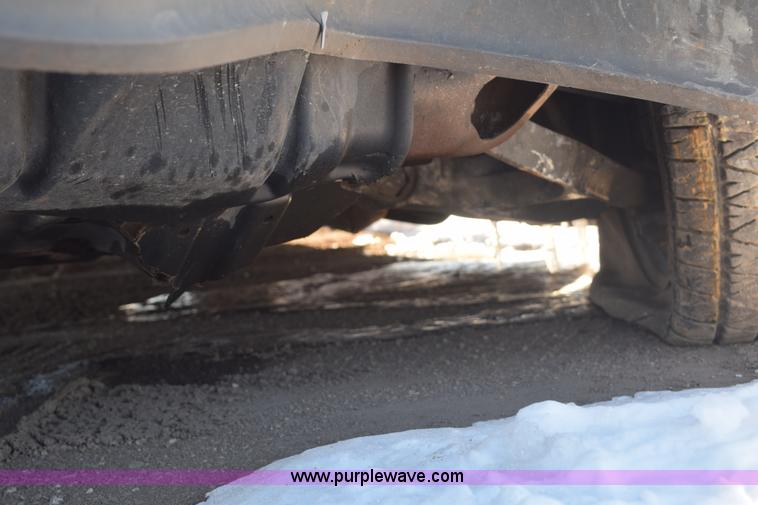 image for item E6058 2002 Chevrolet Suburban 1500 SUV