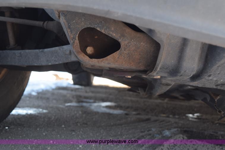 image for item E6058 2002 Chevrolet Suburban 1500 SUV