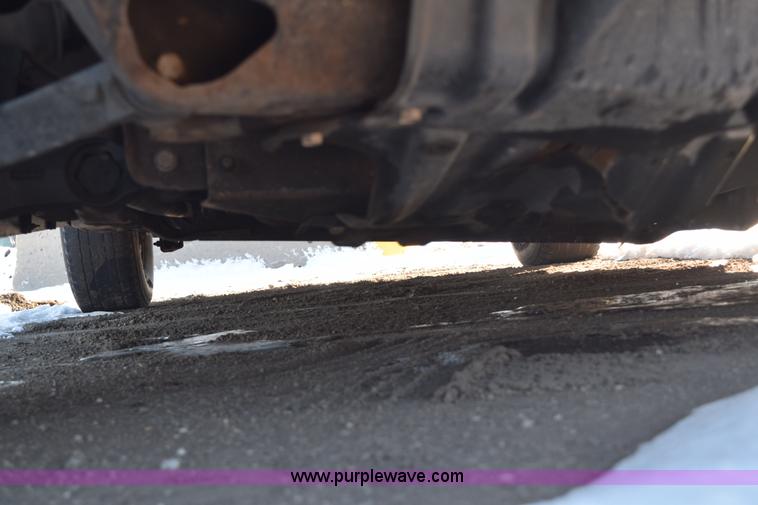 image for item E6058 2002 Chevrolet Suburban 1500 SUV