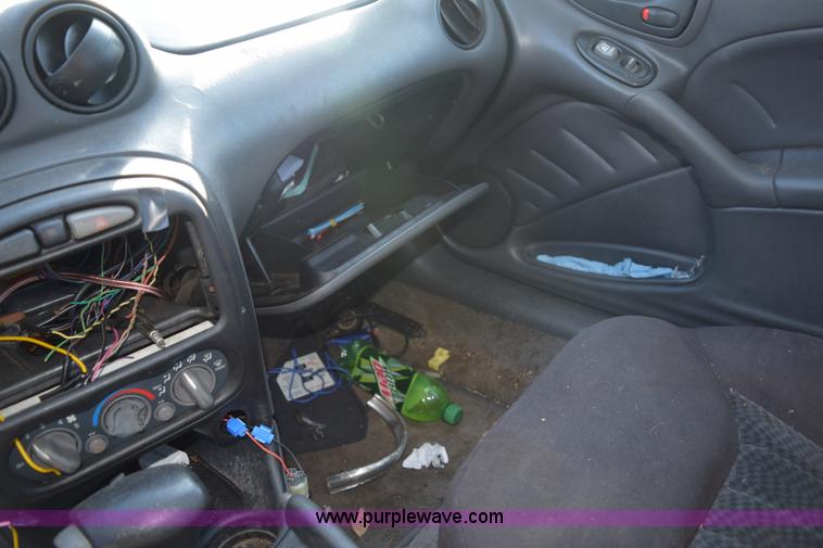 image for item E6081 2004 Pontiac Grand AM SE