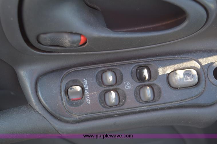 image for item E6081 2004 Pontiac Grand AM SE