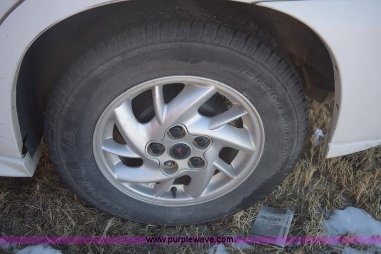 image for item E6081 2004 Pontiac Grand AM SE