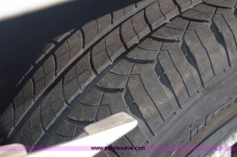 image for item E6081 2004 Pontiac Grand AM SE