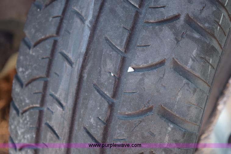 image for item E6081 2004 Pontiac Grand AM SE