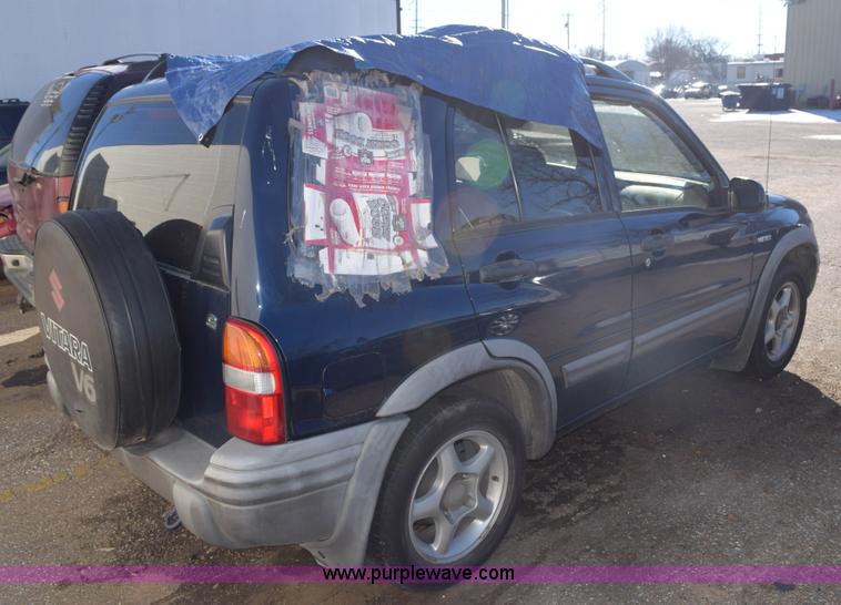 image for item E6082 2004 Suzuki Vitara LX