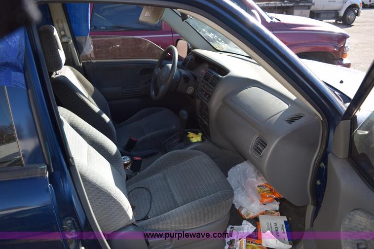 image for item E6082 2004 Suzuki Vitara LX