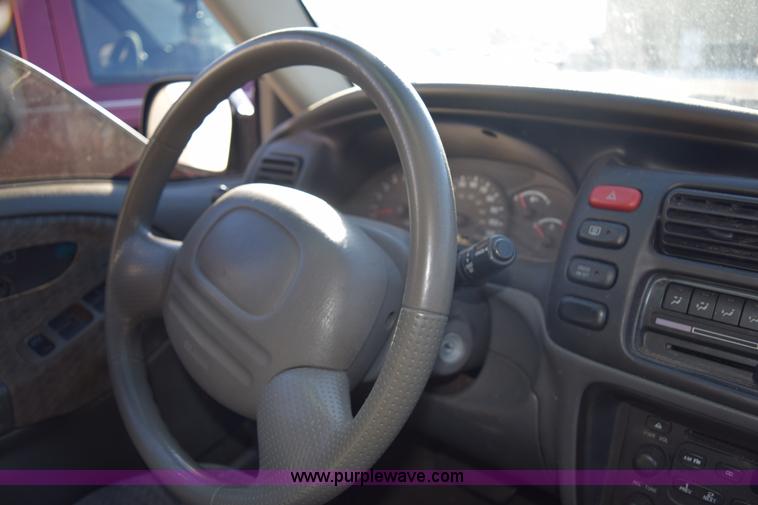 image for item E6082 2004 Suzuki Vitara LX