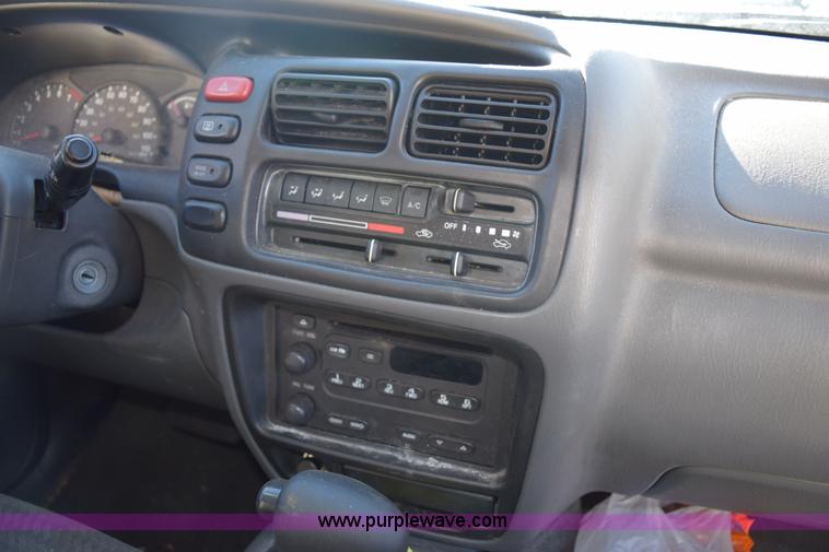 image for item E6082 2004 Suzuki Vitara LX