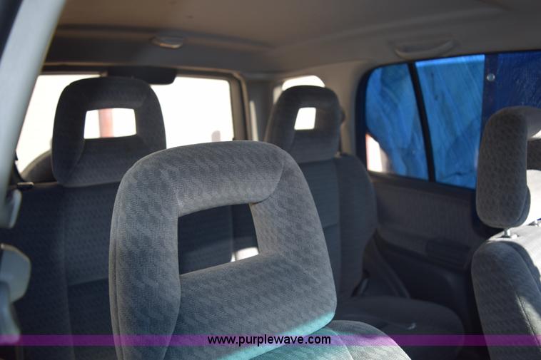 image for item E6082 2004 Suzuki Vitara LX