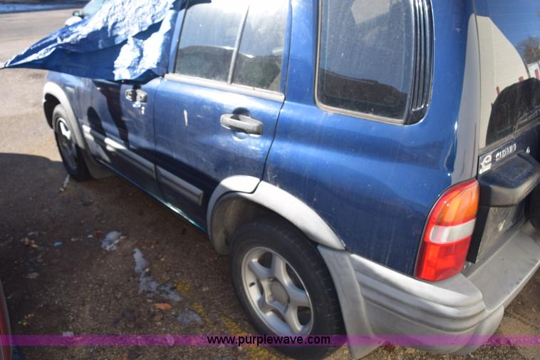 image for item E6082 2004 Suzuki Vitara LX