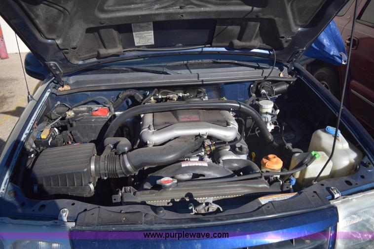 image for item E6082 2004 Suzuki Vitara LX