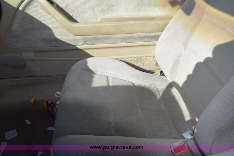 image for item E6085 1992 Honda Accord LX