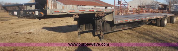 image for item D2243 1993 Fruehauf drop deck trailer