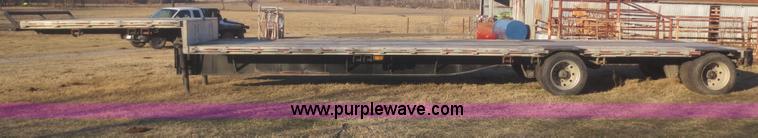 image for item D2243 1993 Fruehauf drop deck trailer
