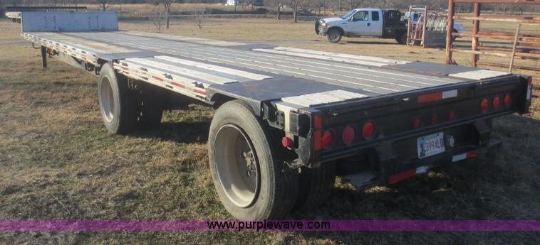 image for item D2243 1993 Fruehauf drop deck trailer
