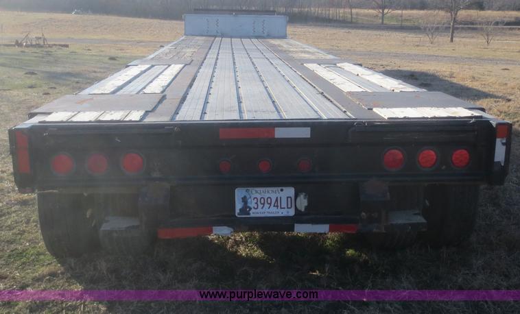 image for item D2243 1993 Fruehauf drop deck trailer