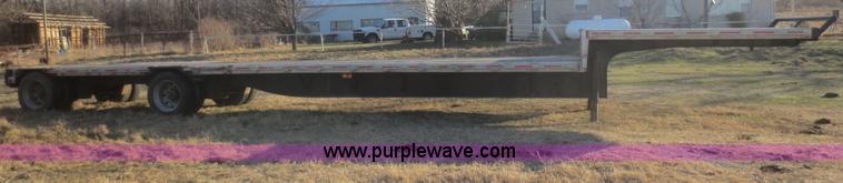 image for item D2243 1993 Fruehauf drop deck trailer