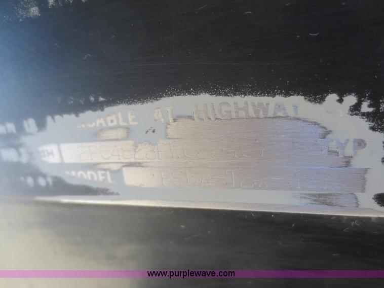 image for item D2243 1993 Fruehauf drop deck trailer