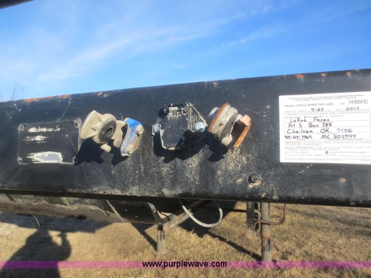 image for item D2243 1993 Fruehauf drop deck trailer