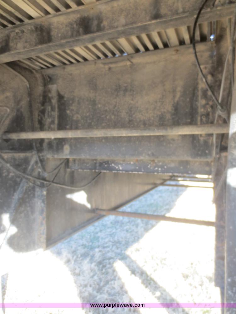 image for item D2243 1993 Fruehauf drop deck trailer