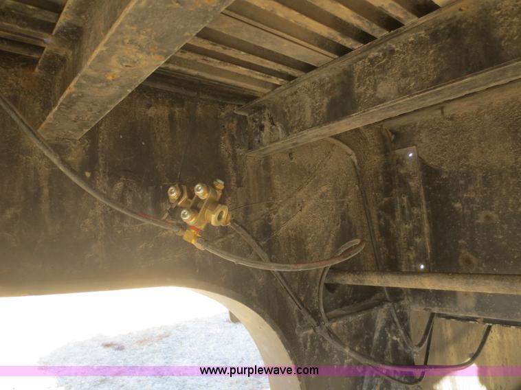 image for item D2243 1993 Fruehauf drop deck trailer