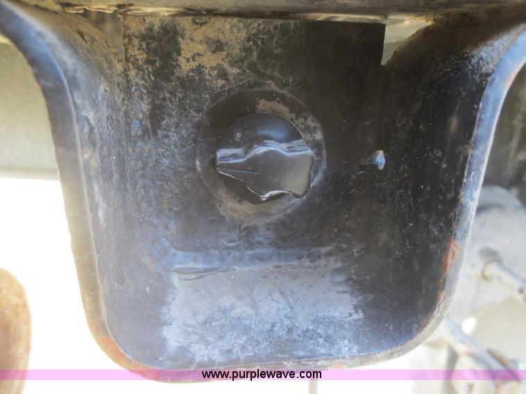 image for item D2243 1993 Fruehauf drop deck trailer